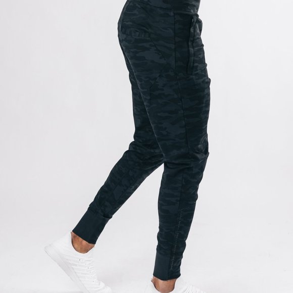 Alphalete Athletics Pro-Elite Jogger Black Camo - Picture 2 of 6